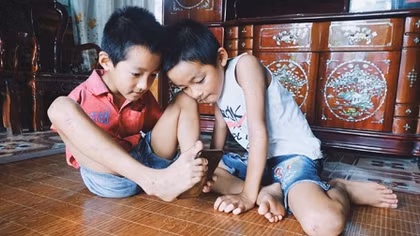 Hành trình dạy con viết cuộc đời bằng đôi chân nhỏ