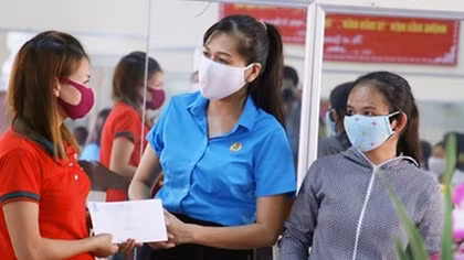 Trên 10 triệu lao động Việt Nam bị ảnh hưởng sinh kế do COVID-19