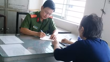 Hai cụ bà bị lừa hơn chục tỷ đồng