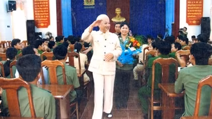 Người nghệ sĩ hóa thân vào hình tượng Bác Hồ