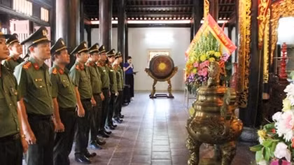 Đoàn thanh niên, Hội phụ nữ Khối XDLL Công an Nghệ An, Hà Tĩnh tri ân tại huyện Hưng Nguyên, Nam Đàn
