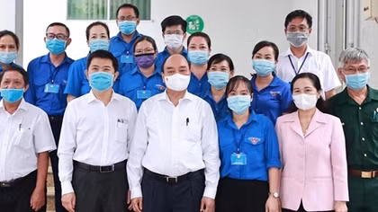 Chủ tịch nước Nguyễn Xuân Phúc tiếp xúc cử tri thành phố Hồ Chí Minh