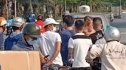 Tước dao, bắt tên cướp taxi manh động trên đường Cienco5