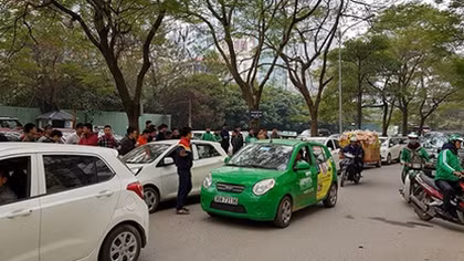 Đề xuất dùng chung biển số màu vàng cho cả taxi, Uber, Grab