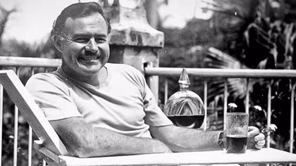 Có phải nhà văn Hemingway chết vì hoang tưởng?
