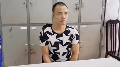 Ca sĩ nghiệp dư rình ngắm các cặp đôi yêu nhau rồi tranh thủ “chôm đồ”