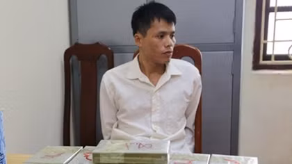 “Cửu vạn” vận chuyển 42 bánh heroin giá 100 triệu đồng
