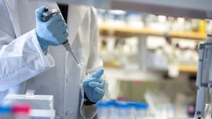 Tình báo và cuộc săn lùng vaccine ngừa COVID-19
