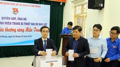 Người dân đất Cảng cùng hướng về miền Trung