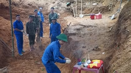 Mở rộng tìm kiếm nơi phát hiện 12 hài cốt liệt sĩ tại chiến khu xưa Ba Lòng