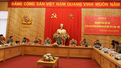 Nghiệm thu cấp Bộ đề tài Khoa học lịch sử CAND Việt Nam, tập II