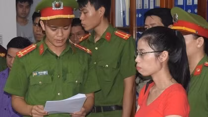 Bí thư Đoàn xung kích, vượt khó