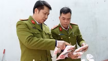 Thuê taxi vận chuyển 256kg mì chính Ajinomoto dởm