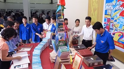 Khai mạc triển lãm “60 năm Bác Hồ về thăm Hải Phòng lần thứ ba”