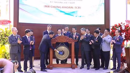 Giá cổ phiếu TCB đang ở vùng trũng hấp dẫn