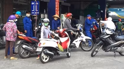 Góc nhìn đa chiều về tăng thuế môi trường với xăng dầu
