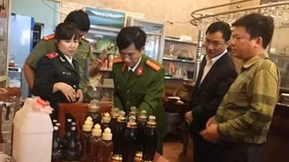 Hà Nội kiểm tra, thu giữ hàng ngàn lít rượu không rõ nguồn gốc