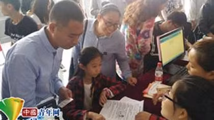 Bé gái 10 tuổi chỉ học tại gia và đậu đại học