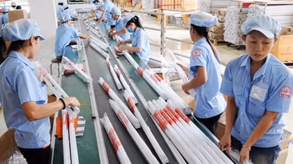 Cần có những “bà đỡ” cho người lao động