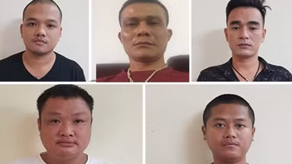 Dùng súng uy hiếp đòi tiền làm ăn