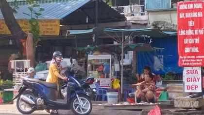 Duy trì trật tự vỉa hè phải đồng thời với giải quyết đời sống dân nghèo