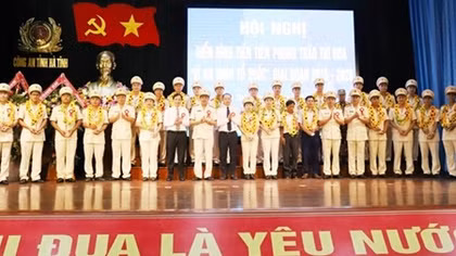 Công an Hà Tĩnh tổ chức Hội nghị điển hình tiên tiến phong trào thi đua giai đoạn 2015 – 2020