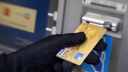 Nhóm người Trung Quốc trộm cắp thông tin trên cây ATM