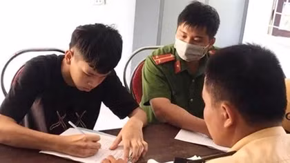 Vụ lái xe bằng chân trên QL1A: Xử phạt người giao xe