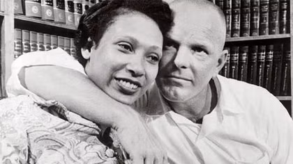 Câu chuyện tình bung phá tư tưởng phân biệt chủng tộc Mỹ