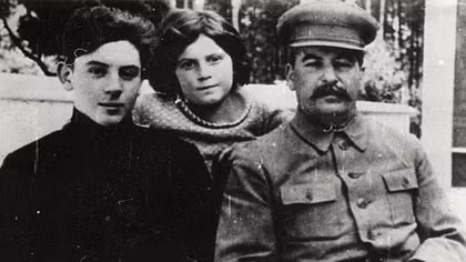 Những điều chưa biết về con trai út của lãnh tụ Liên Xô Ioseph Stalin