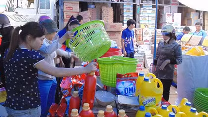 Doanh nghiệp giở chiêu tặng quà từ thiện để “giăng bẫy”