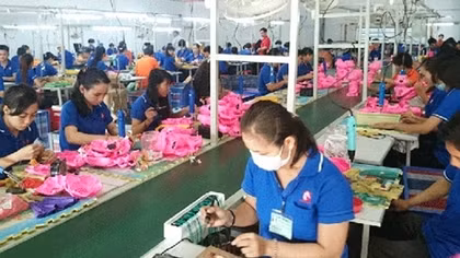 Lao động hồi hộp chờ thưởng Tết
