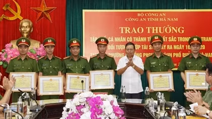 Khen thưởng Công an tỉnh Hà Nam khám phá nhanh vụ cướp tài sản