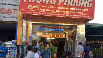 Kẻ cướp tiệm vàng Thông Phương giữ lại hai vòng vàng để… tặng vợ