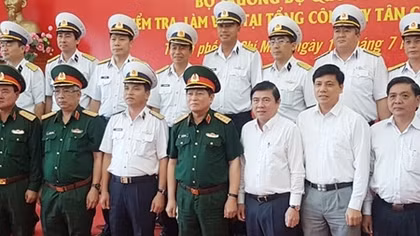 Bộ Quốc phòng kiên quyết cổ phần hóa, thoái vốn hoặc giải thể các doanh nghiệp kinh tế, thương mại thuần túy