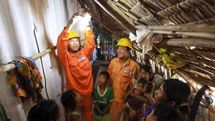 16.000 gia đình nghèo sẽ được sửa chữa và lắp đặt điện miễn phí