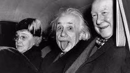 Về bức ảnh nổi tiếng của Albert Einstein