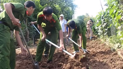 Làm nhiều việc tốt vì dân