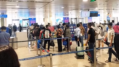 Bỏ trần giá vé máy bay: Lo ngại các hãng bắt tay nhau bắt chẹt khách hàng