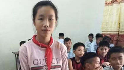 Nữ sinh lớp 8 nhặt được 17 triệu đồng trả lại người đánh rơi