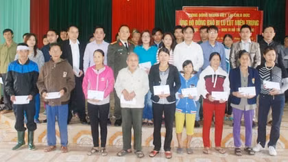 Thắm tình người nơi lũ dữ đi qua