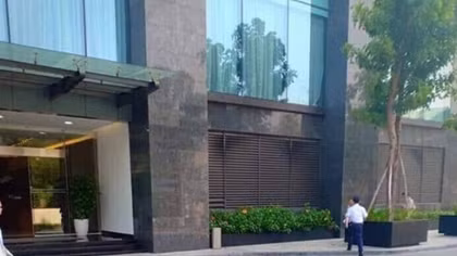 Thi thể nam thanh niên 9X tại sân toà nhà Sun Grand