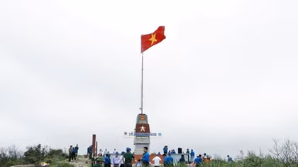Khánh thành cột cờ Tổ quốc trên đảo Hòn La