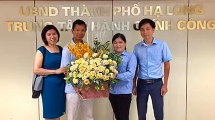Nữ lao công nhặt được túi xách “chứa” 450 triệu đồng