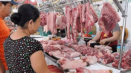 Thịt lợn tăng giá đẩy CPI tháng 11 tăng cao nhất trong 9 năm
