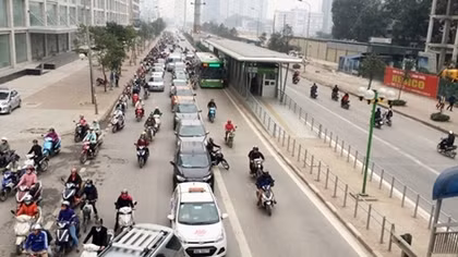 Buýt nhanh BRT vẫn bị lấn làn