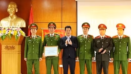 Khen thưởng CBCS Công an TP Hà Tĩnh