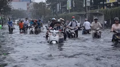 Hà Nội sắp chuyển mưa rét, thành phố Hồ Chí Minh nguy cơ cao xảy ra ngập lụt