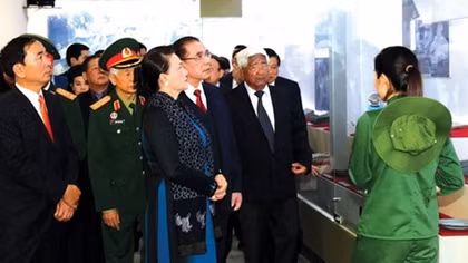 Dâng hương tưởng niệm 60 liệt sỹ Đại đội Thanh niên xung phong 915