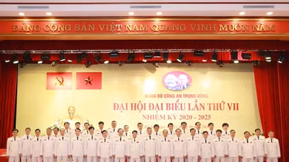 Xây dựng đội ngũ cán bộ Công an các cấp có uy tín, năng lực lãnh đạo